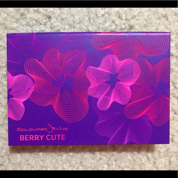 NEW Coloured Raine Berry Cut Eye Shadow Palette - Picture 2 of 3